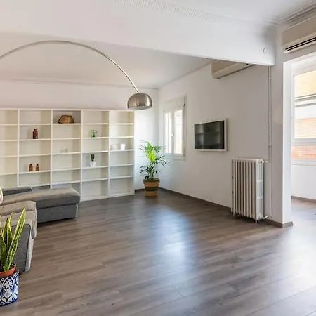 Apartment Centric And Spacious, Excellent For Families Barcelona