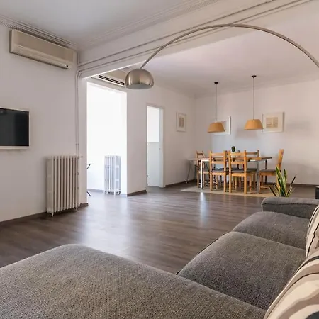 Apartment Centric And Spacious, Excellent For Families *