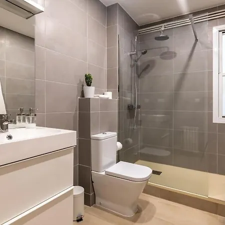 Centric And Spacious, Excellent For Families Apartment