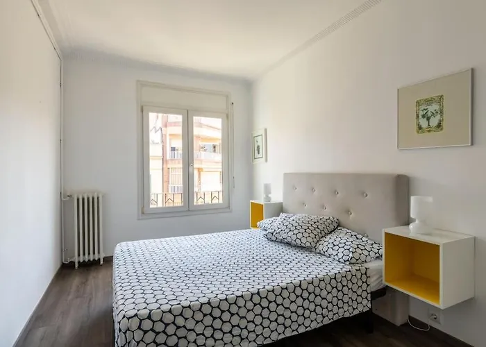 Centric And Spacious, Excellent For Families Appartamento
